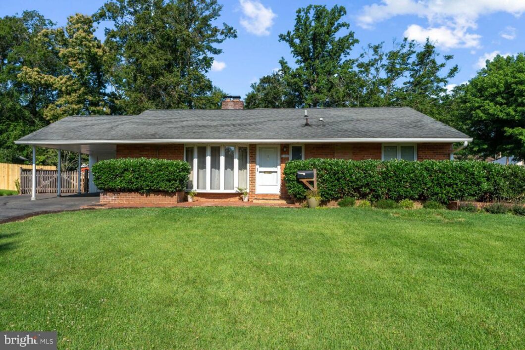 5401 Fremont St Springfield, VA 22151 1 VAFX2058244
